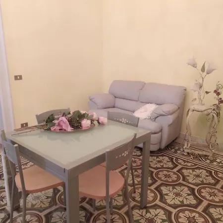 Lu Menzaricchia شقة ليتشي